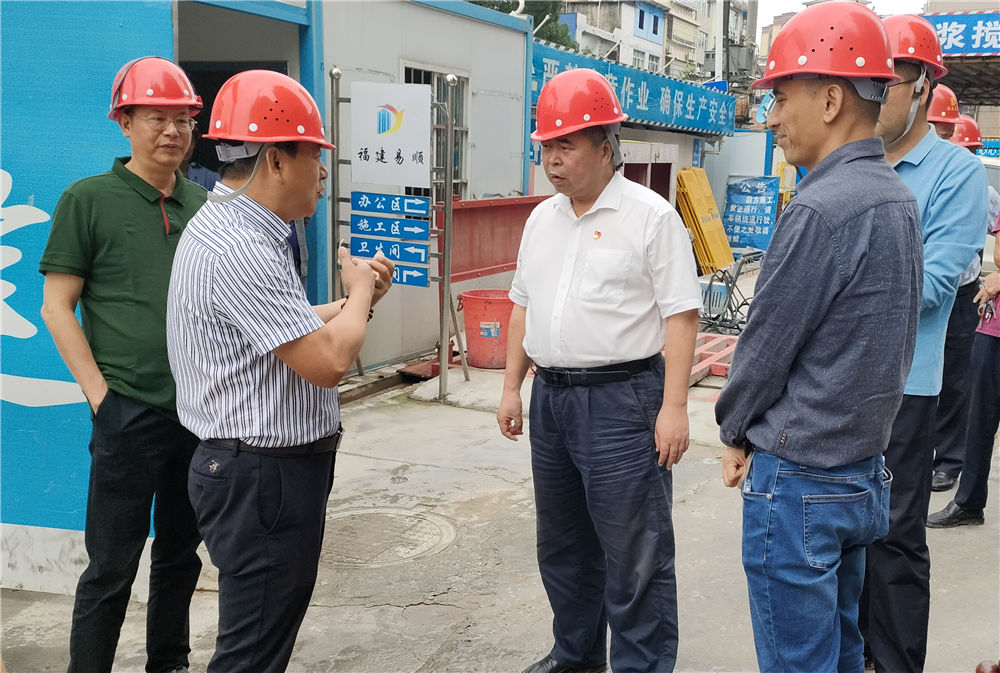 松溪縣委主要領(lǐng)導到工農(nóng)路農(nóng)貿(mào)市場與安置房綜合體項目調(diào)研