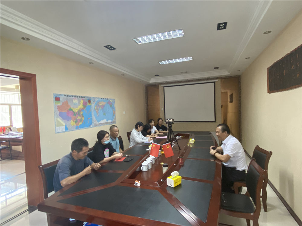 “關(guān)愛(ài)員工，情系學(xué)子”易順公司董事長(zhǎng)為員工子女發(fā)放助學(xué)金