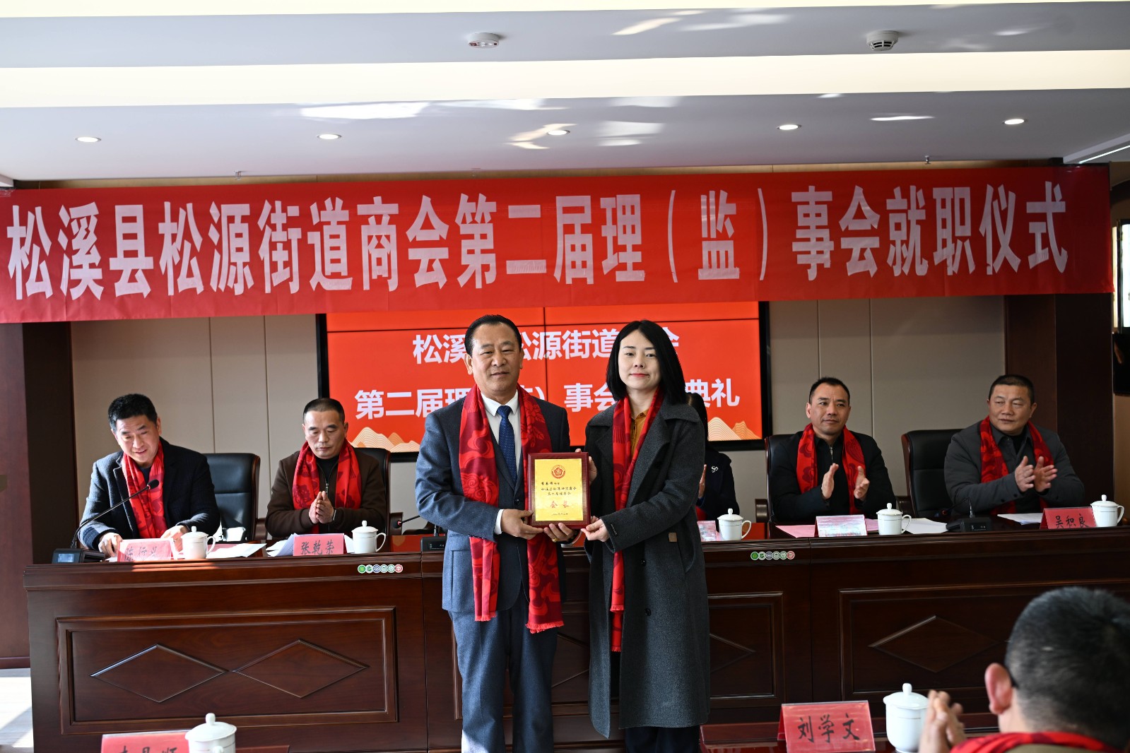 喜報(bào)！易順建工集團(tuán)有限公司李易順董事長(zhǎng)連任松源街道商會(huì)第二屆會(huì)長(zhǎng)